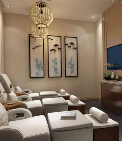 上海徐汇区的高端足疗足浴会所是一处静谧的避风港。这里，我们以精湛的技艺和细致的服务，为您的双脚带来前所未有的呵护。每一步按摩都是对您辛劳的致敬，每一次浸泡都是对您身心的洗礼。我们用心聆听您的需求，用情温暖您的旅程。在这里，不仅是一次足部的放松，更是一场心灵的触动，让您在舒缓中重获活力，感受生活的美好。